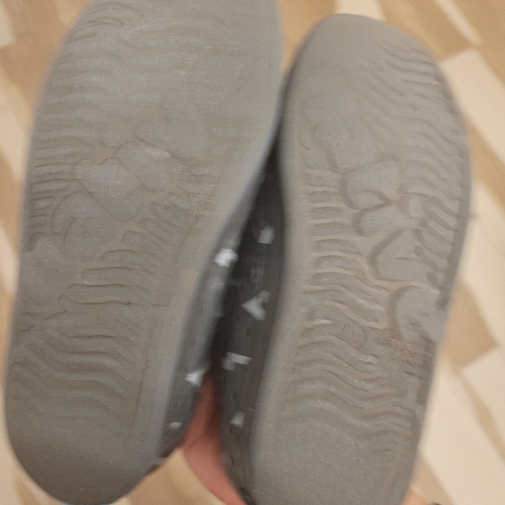 Native Shoes - Picture 2 of 3